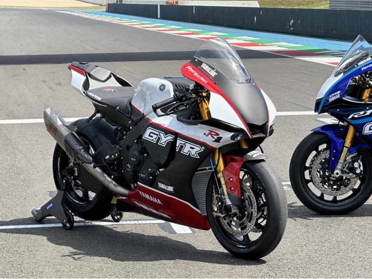 YAMAHA YZF 1000 R1 GYTR PRO 25TH