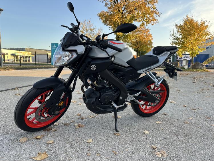 YAMAHA MT-125